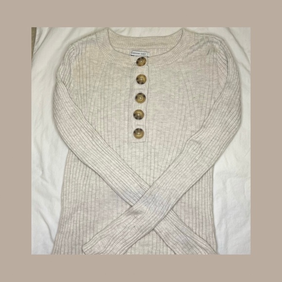 American Eagle Creme sweater - Picture 3 of 10